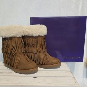 Madden Girl Mocassin style winter boots Sz 5.5 suede tan NWT